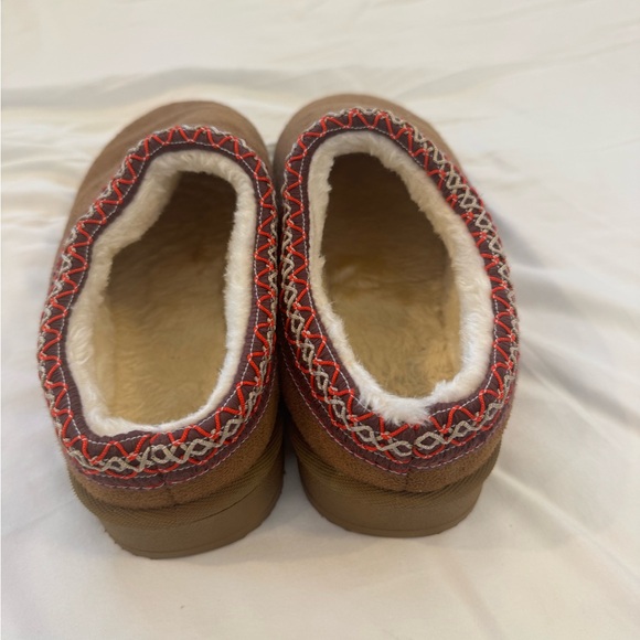 Like new Off-Brand Cozy Brown Women's Slippers - Picture 2 of 4